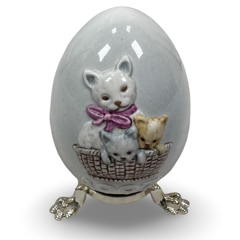 Goebel 1997 Porcelain Collector Egg Kittens‎ in Basket Gray Silver Stand 4"
